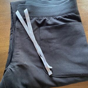 Figs Cargo bottoms. Medium tall